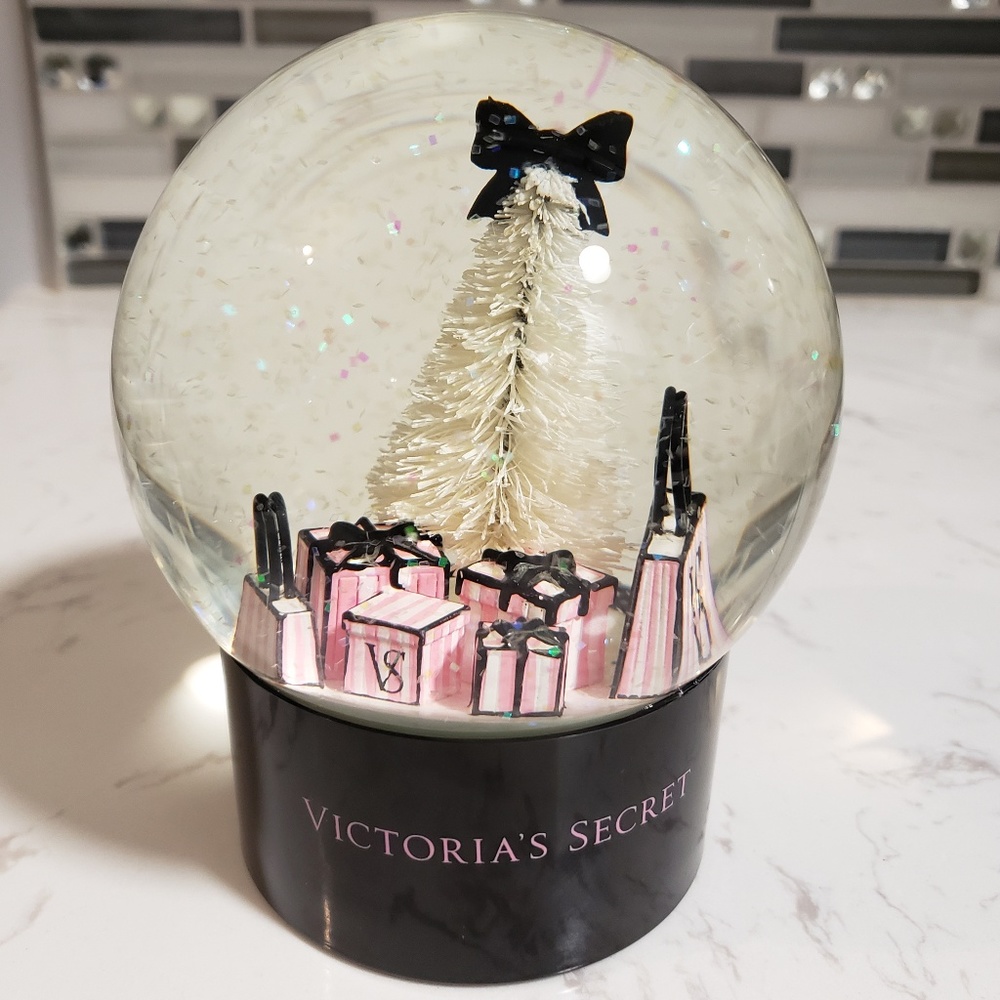 Victoria's Secret 2019 Holiday Snow Globe